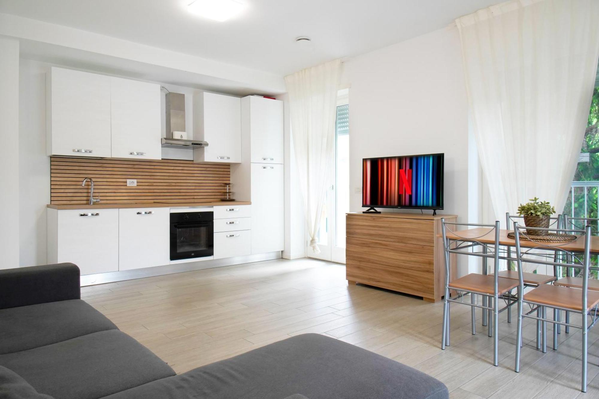 Casa Ideale Tim Appartmanti Moderni Vicina Al Centro Lecco Exterior foto